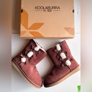 Koolaburra Brown Boots with fur lining Bows W Victoria Short Women’s Size 10